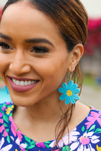 Load image into Gallery viewer, Sky Blue Daisy Flower Straw  Dangle Earrings
