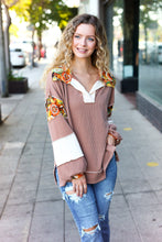 Load image into Gallery viewer, Charming Caramel Floral Print Colorblock Notch Neck Top
