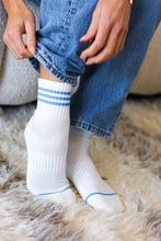 Load image into Gallery viewer, White &amp; Blue Sporty Ankle Socks
