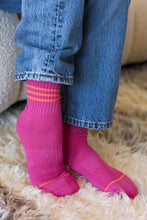 Load image into Gallery viewer, Fuchsia Sporty Ankle Socks
