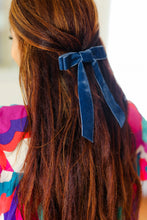 Load image into Gallery viewer, Navy Blue Velvet Clip-On Double Bow
