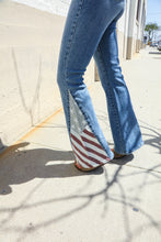 Load image into Gallery viewer, Judy Blue High-Rise Boyfriend Cuffed Hem Star Pocket Jeans
