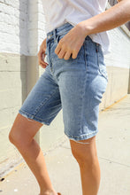 Load image into Gallery viewer, Judy Blue Light Wash Midrise Stitch Hem Denim Shorts

