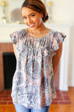 Load image into Gallery viewer, Everyday Gray &amp; Coral Tie Dye Frilled Short Sleeve Yoke Top
